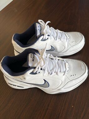 Nike Men's White and Navy Athletic Training Sneakers. Worn once